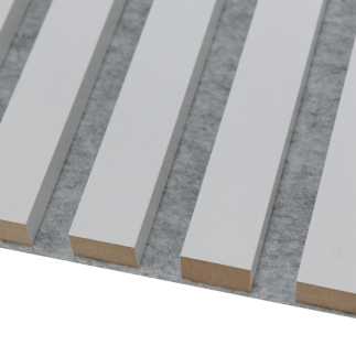 Lamela ścienna na szarym filcu - biały lamel