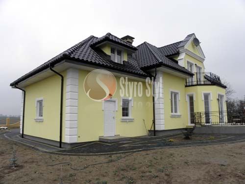 Kolory elewacji, modne elewacje 2024, kolorystyka elewacji, sztukateria, gzymsy